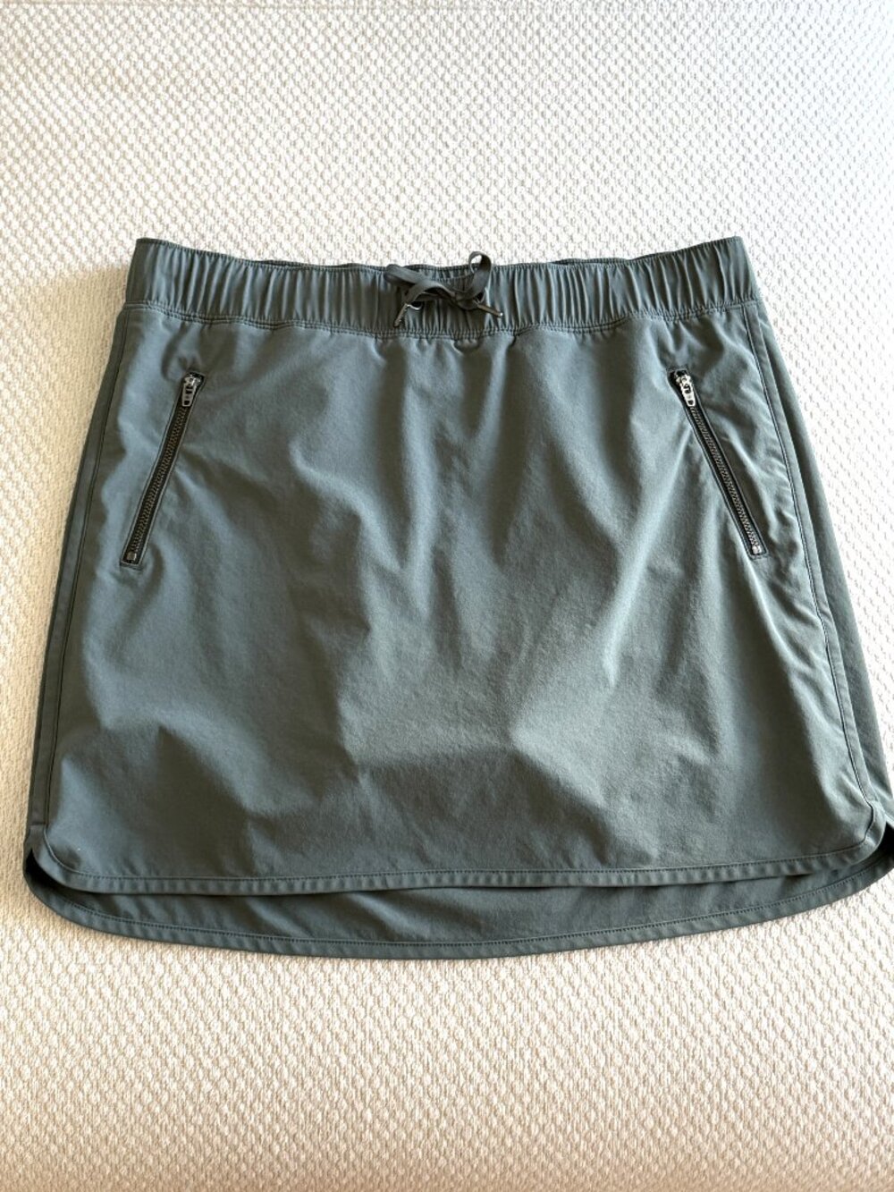 Athleta women's beautiful sage green skort, size Medium. Perfect condition!
